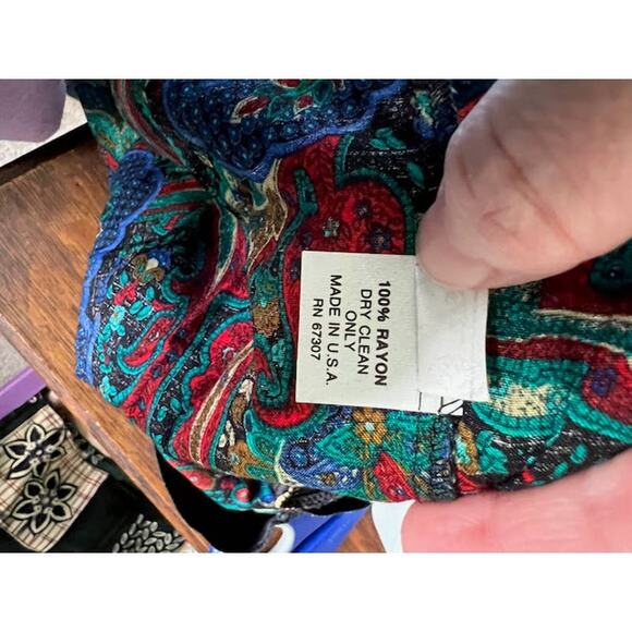 pull over top paisley blue red green - Picture 12 of 12